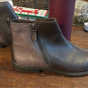 Ecco women's Brown Leather Ankle Boots with Side Zipper